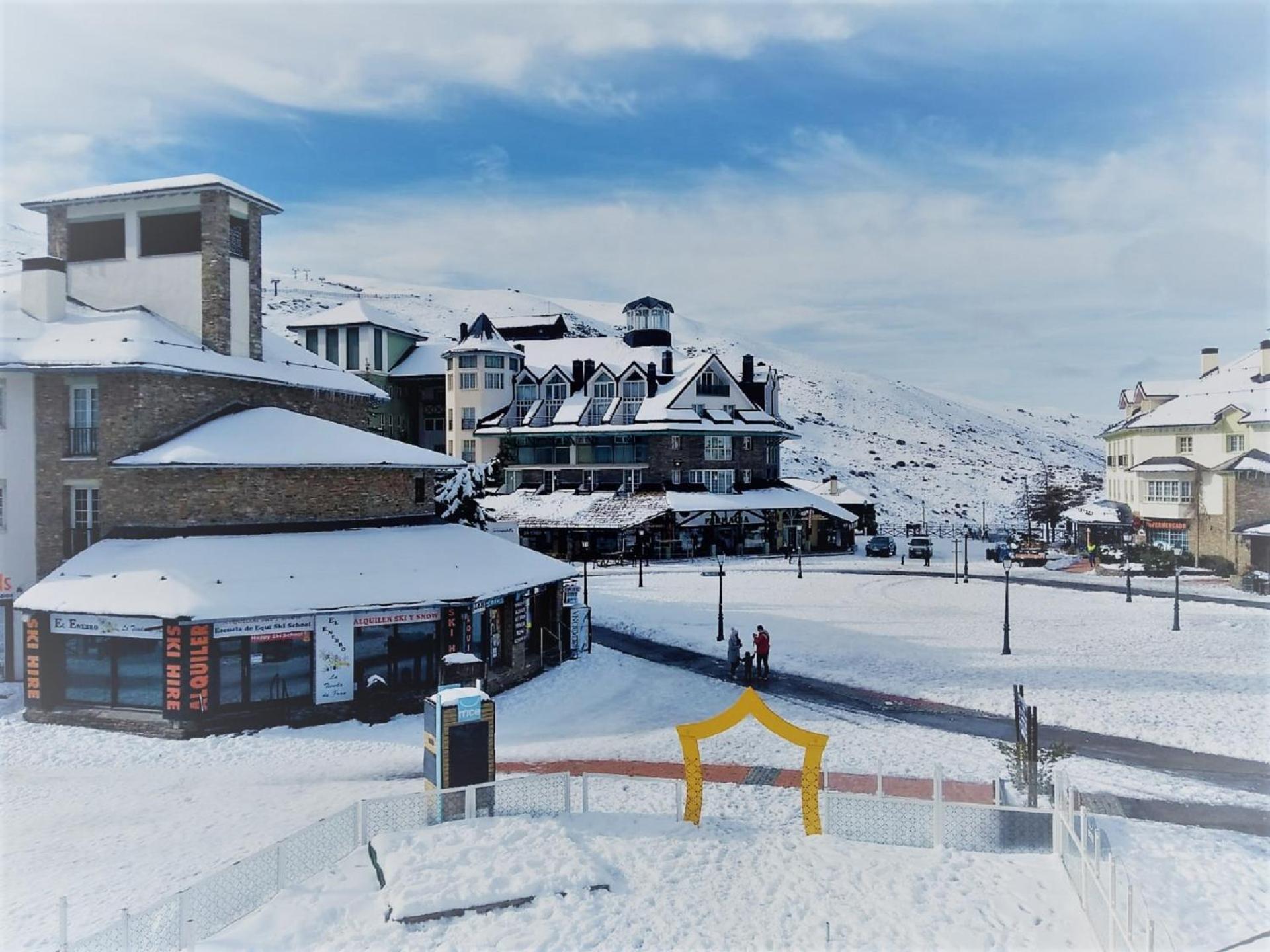 Ski Plaza Sierra Nevada & Zona Baja エクステリア 写真
